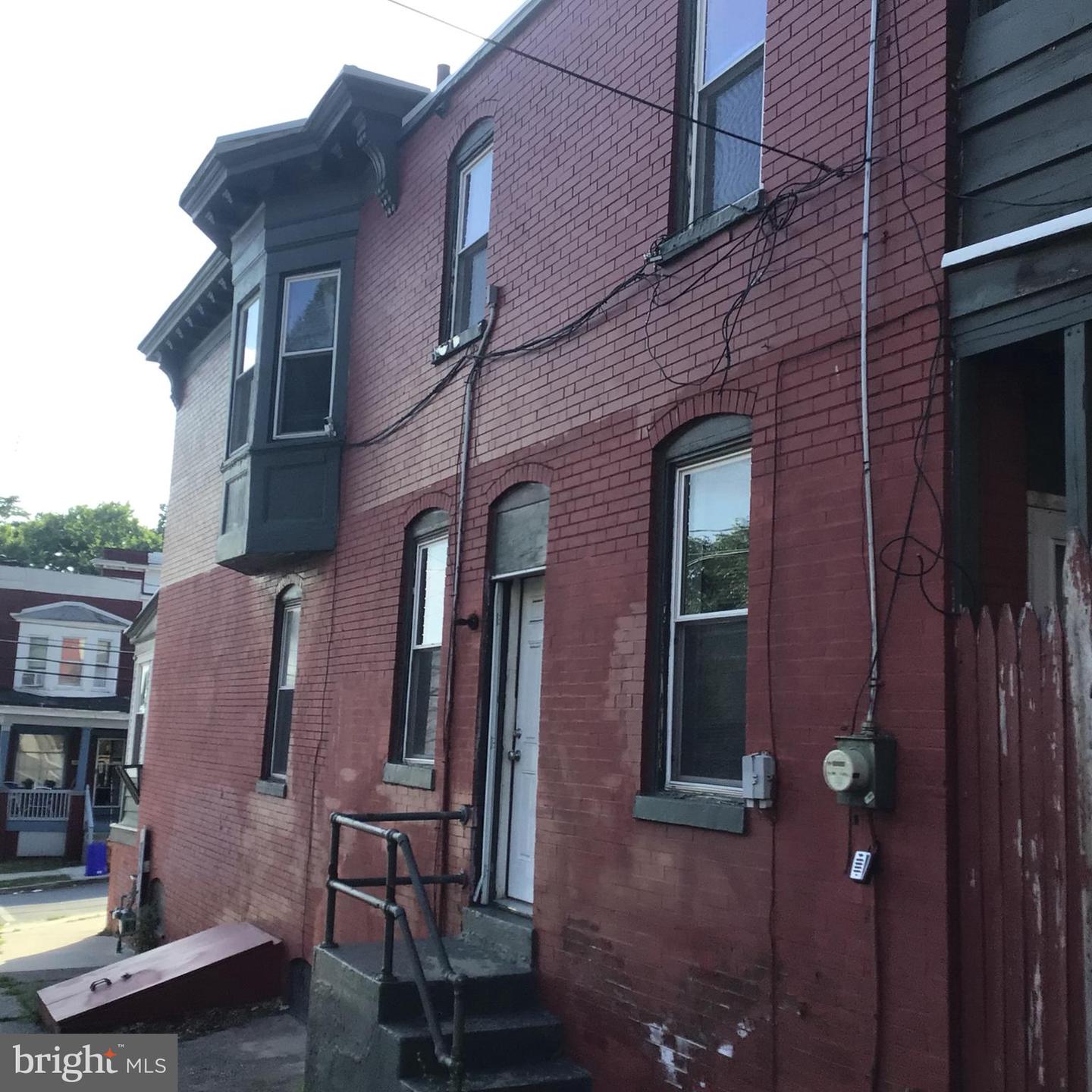 467 Crescent St Property Photo 1