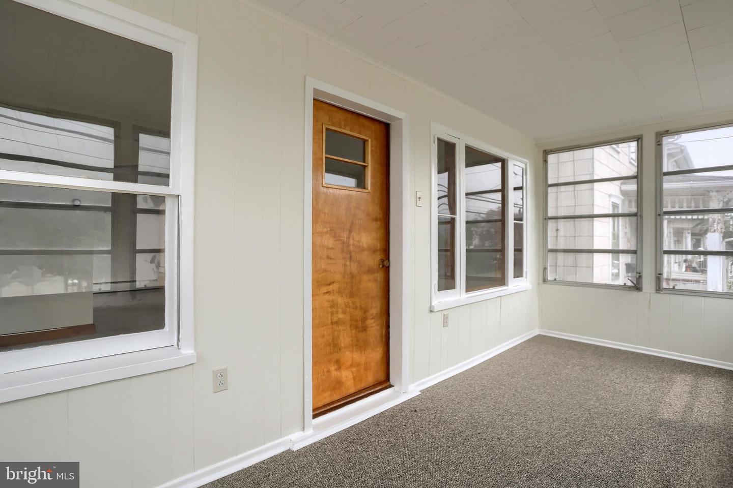 357 W Broad St Property Photo 5