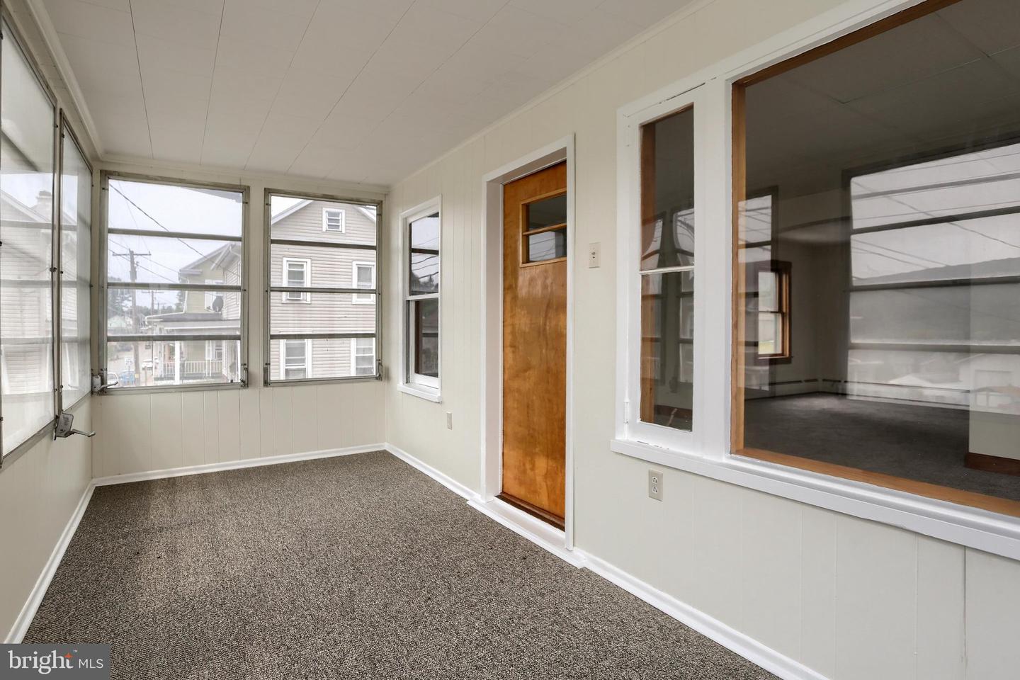 357 W Broad St Property Photo 6
