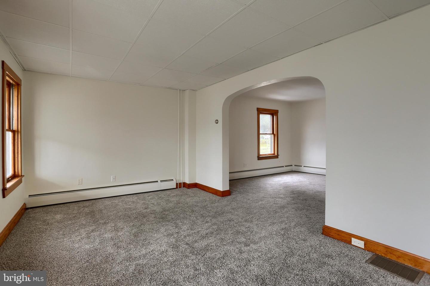 357 W Broad St Property Photo 7