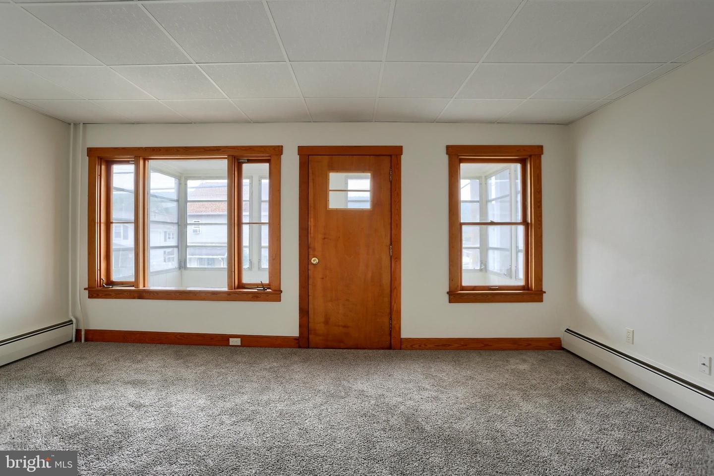 357 W Broad St Property Photo 9