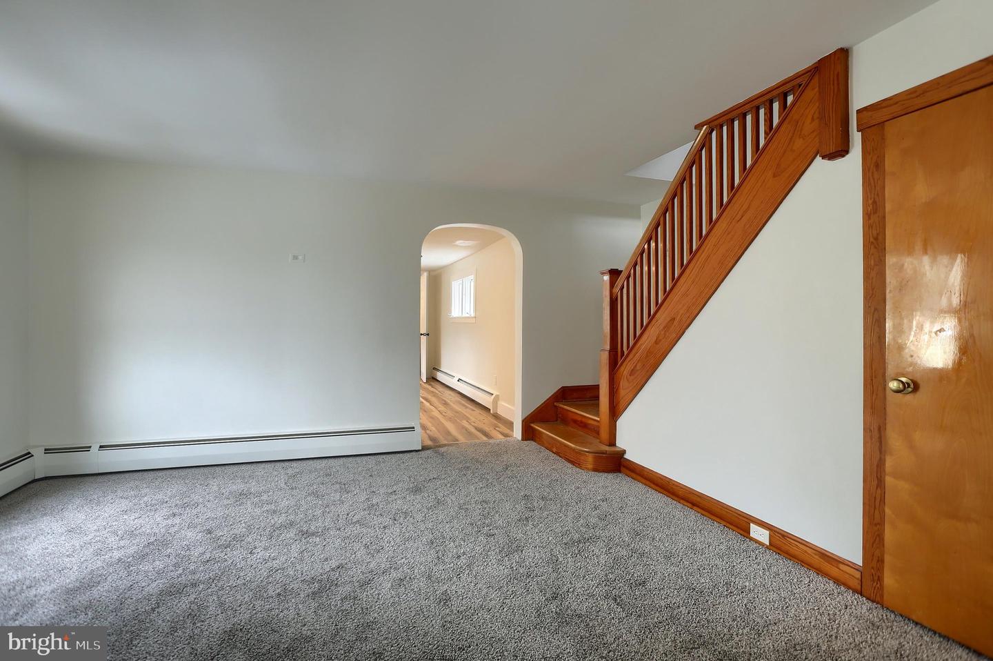 357 W Broad St Property Photo 10