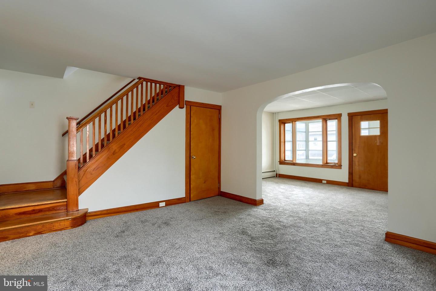 357 W Broad St Property Photo 11