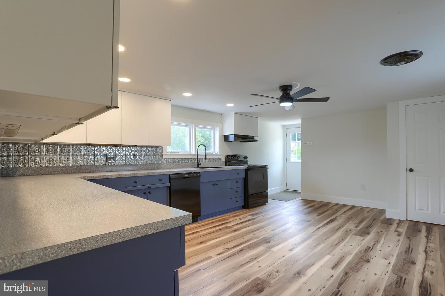 357 W Broad St Property Photo 13