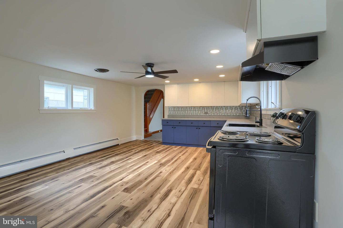 357 W Broad St Property Photo 15