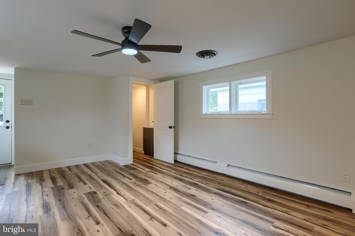 357 W Broad St Property Photo 17