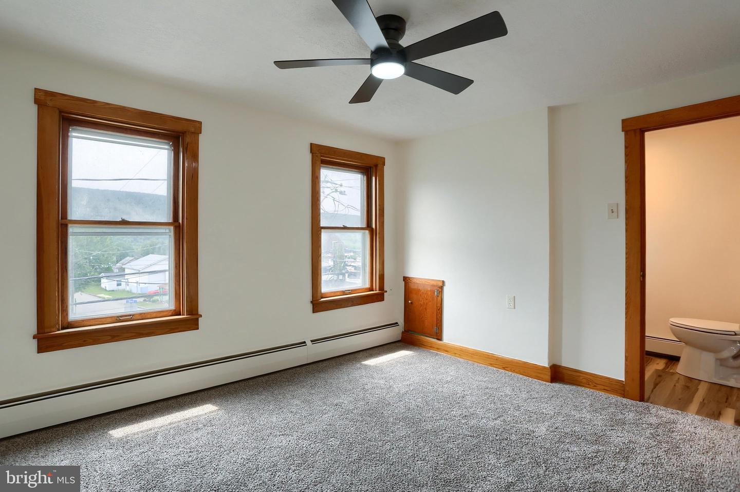 357 W Broad St Property Photo 19