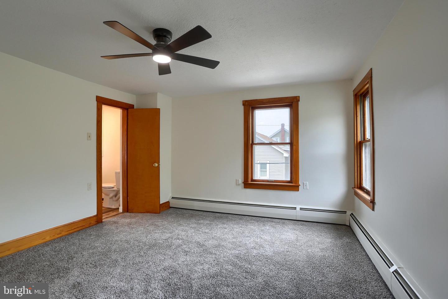 357 W Broad St Property Photo 23