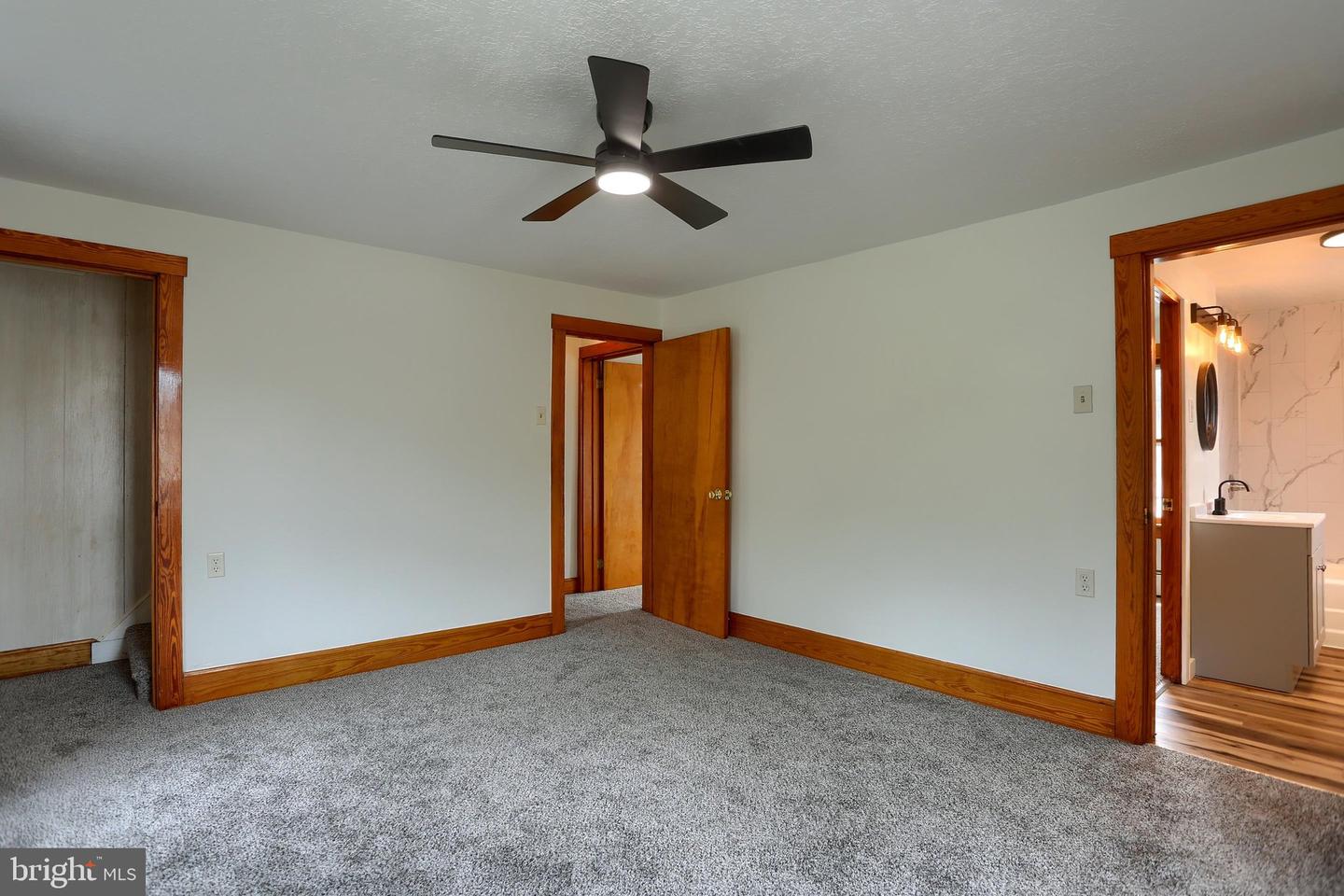 357 W Broad St Property Photo 24