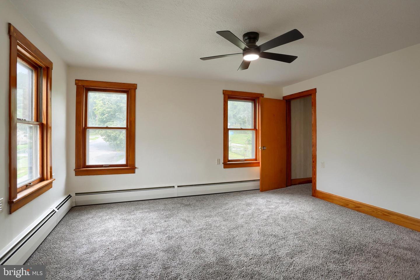 357 W Broad St Property Photo 25