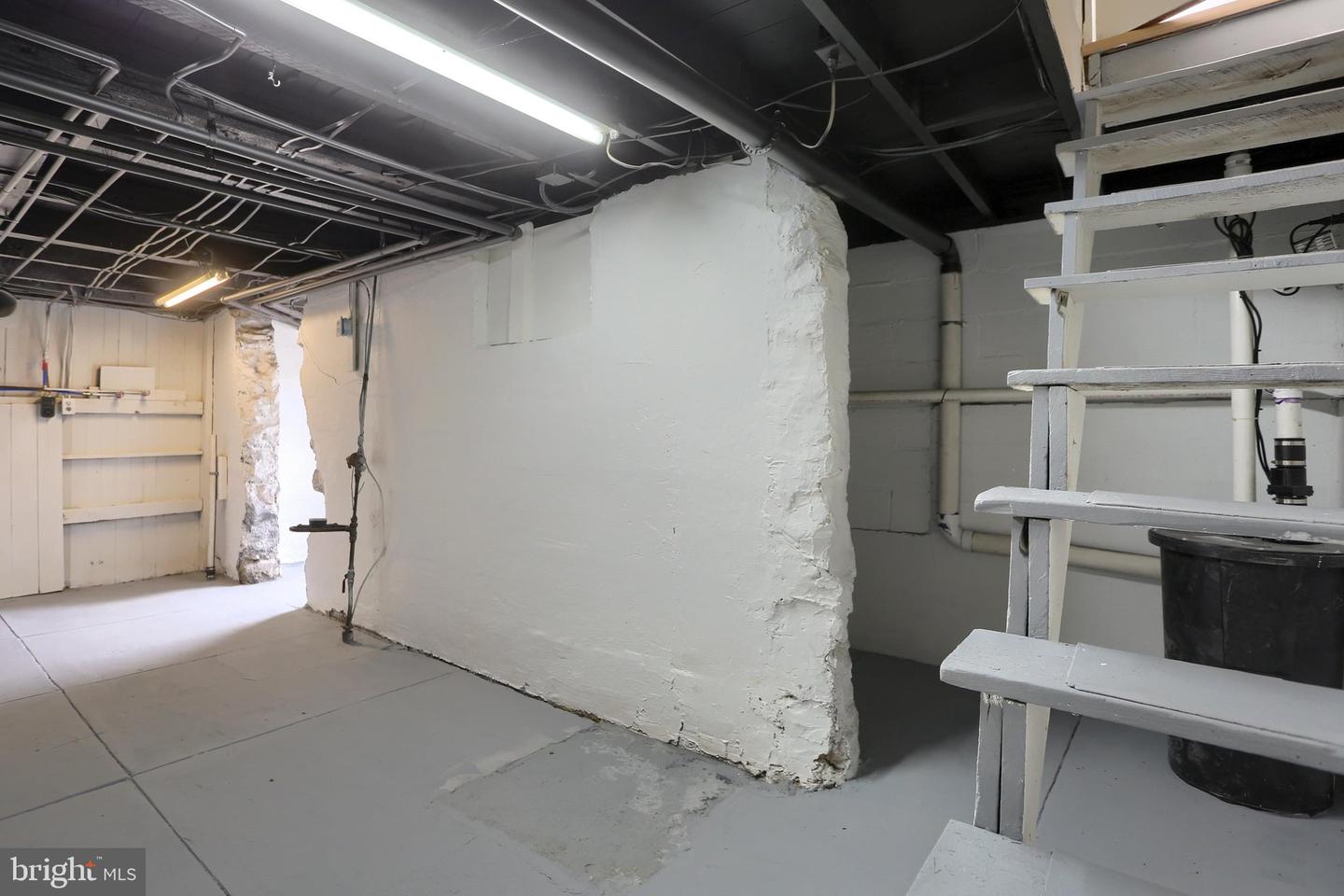 357 W Broad St Property Photo 29