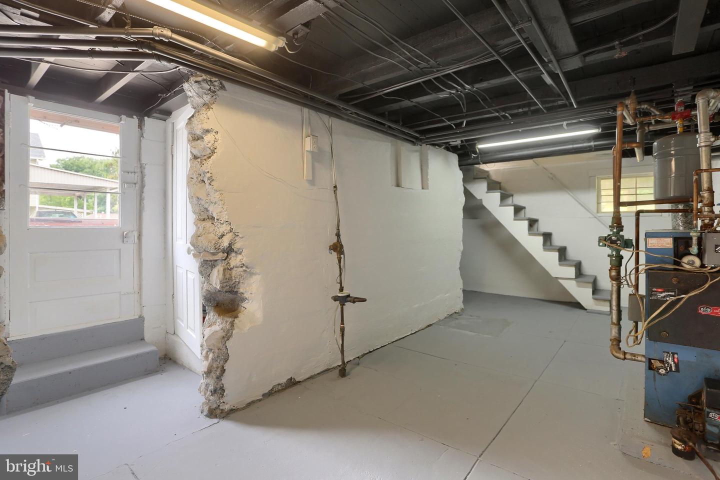 357 W Broad St Property Photo 30