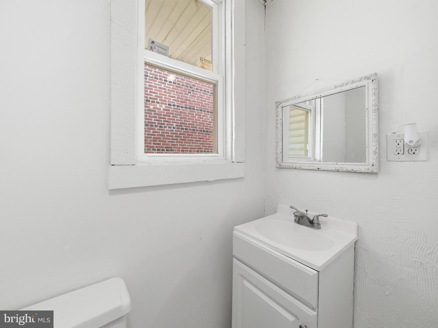 322 Pine St Property Photo 8