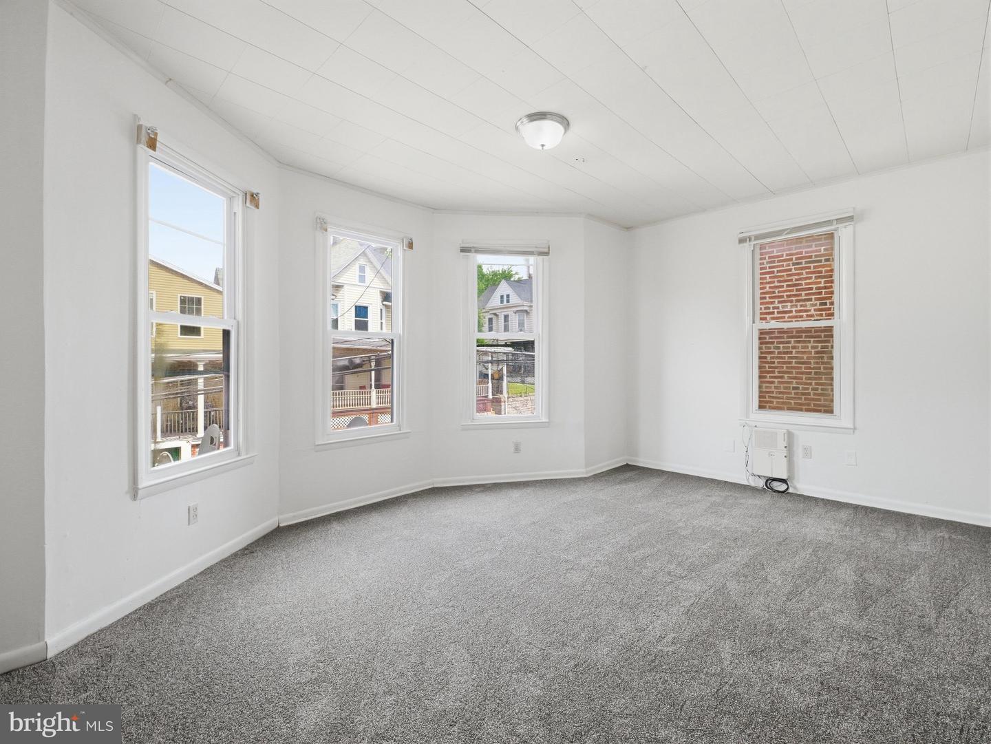 322 Pine St Property Photo 13