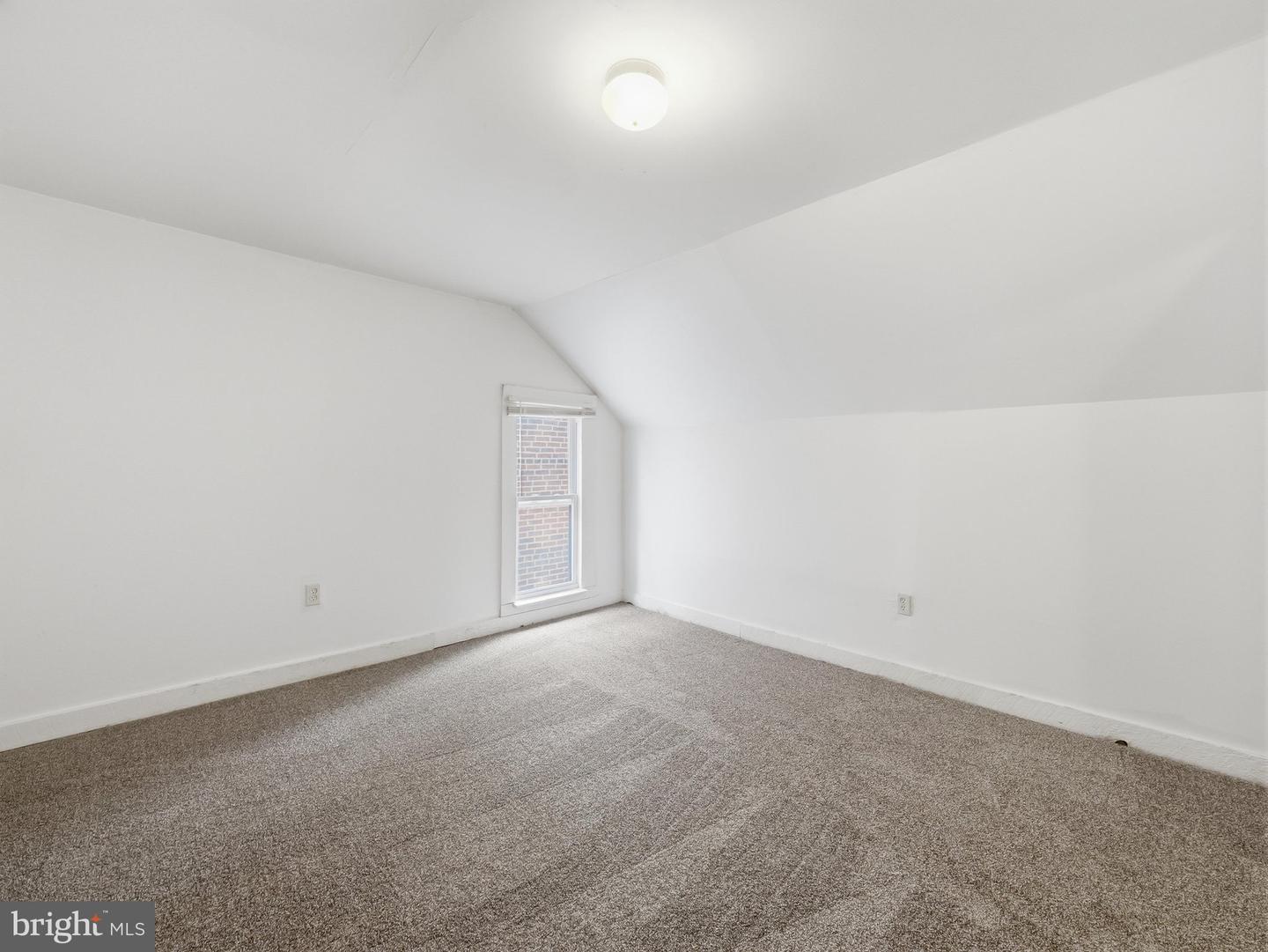 322 Pine St Property Photo 16