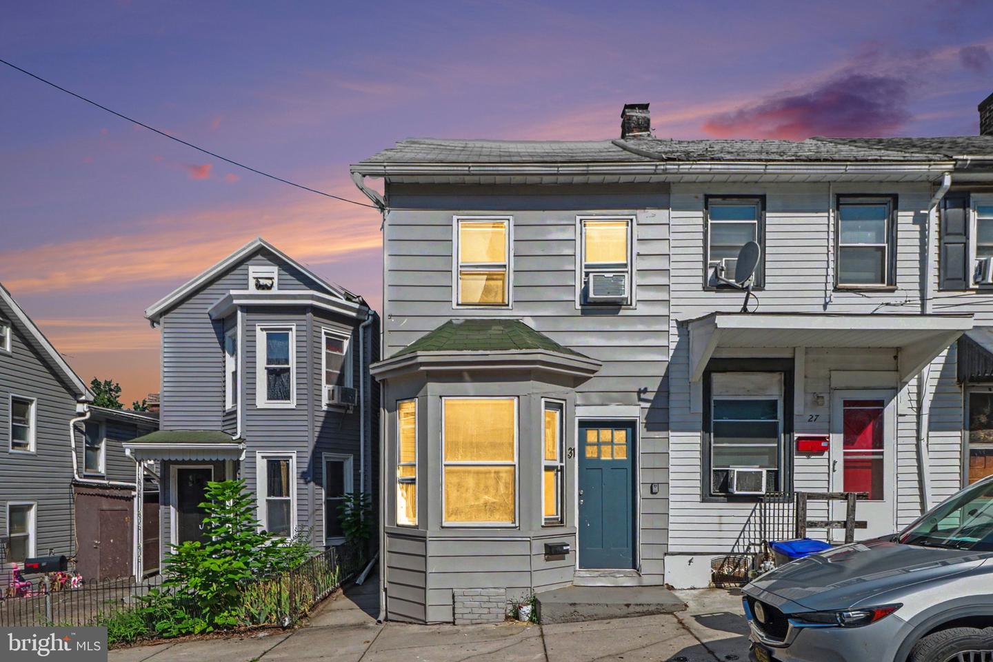 31 Chestnut St Property Photo 1