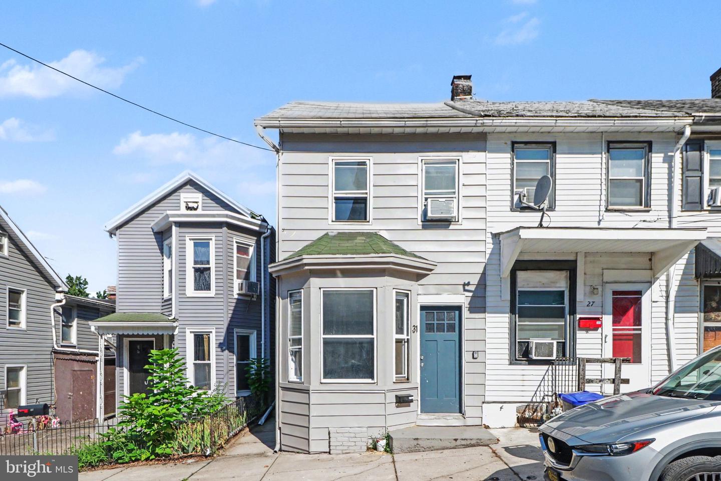 31 Chestnut St Property Photo 2