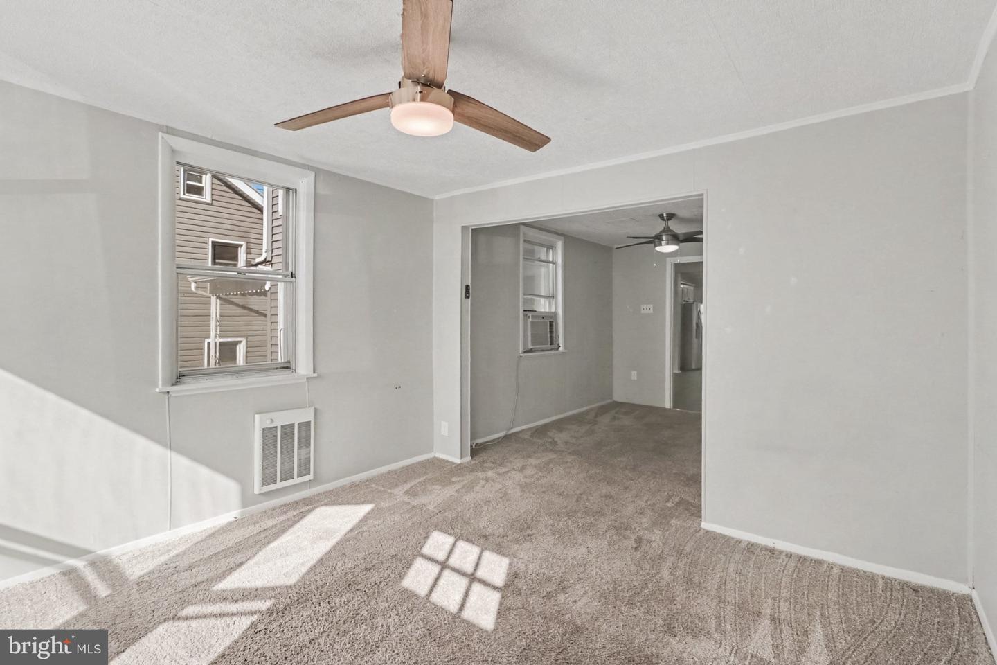 31 Chestnut St Property Photo 6