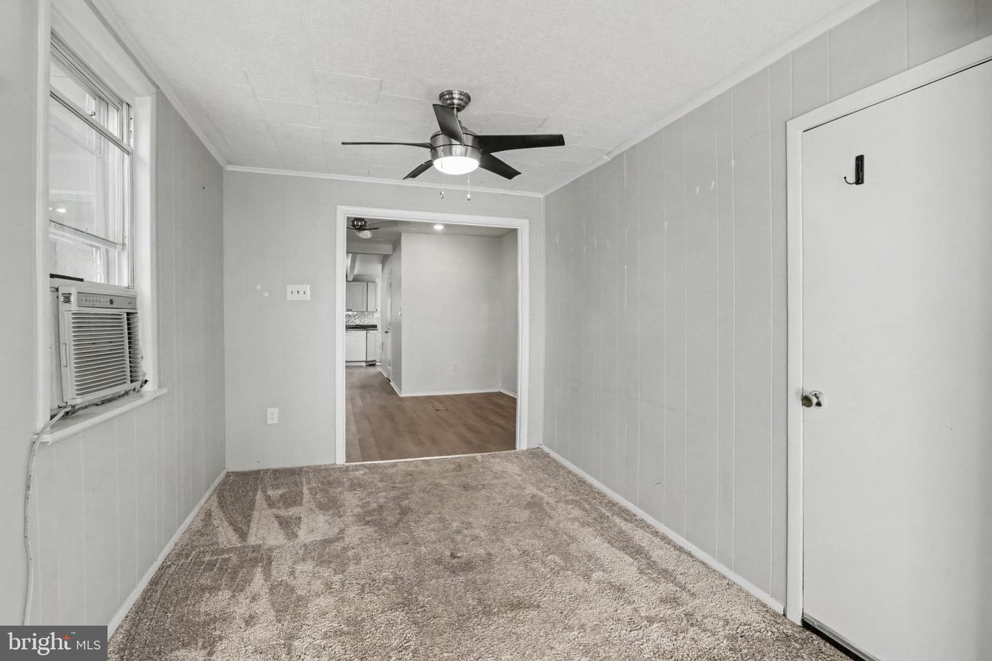 31 Chestnut St Property Photo 8