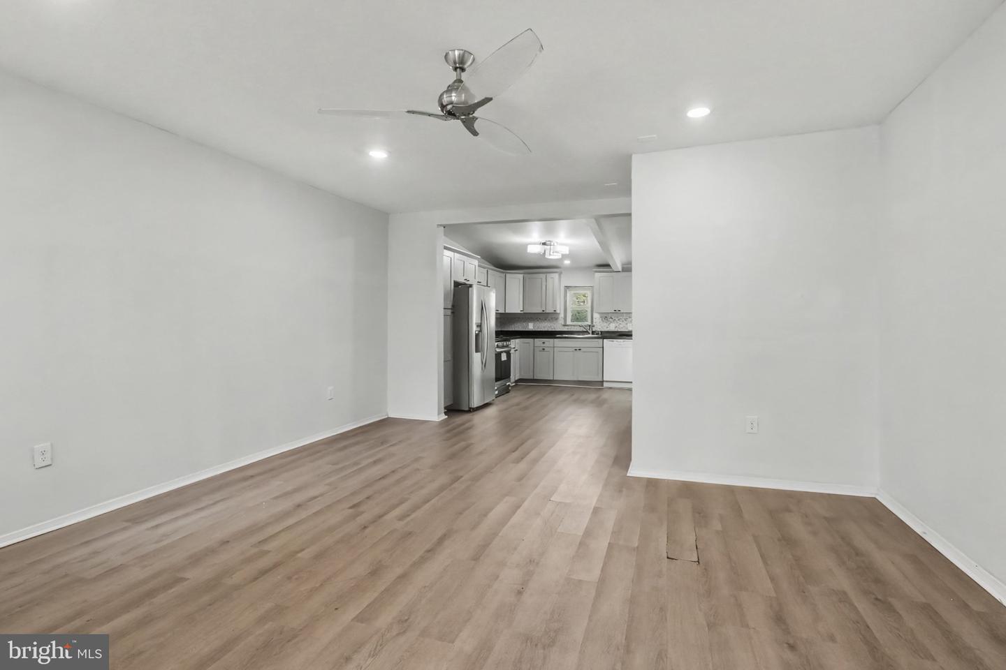 31 Chestnut St Property Photo 9