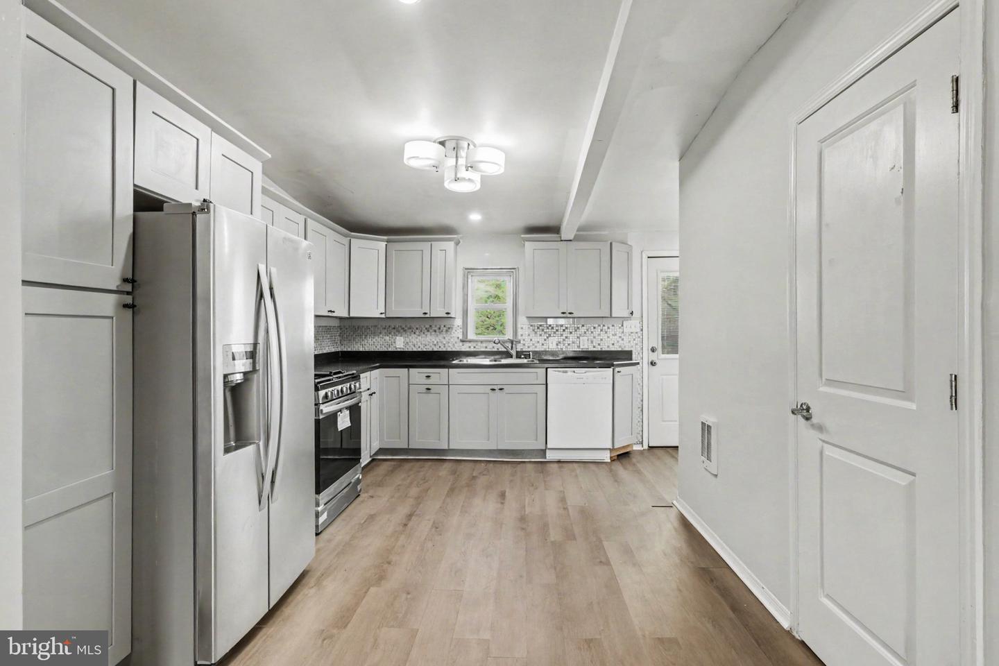 31 Chestnut St Property Photo 10