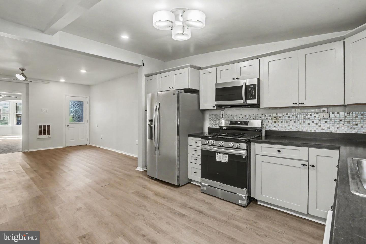 31 Chestnut St Property Photo 11