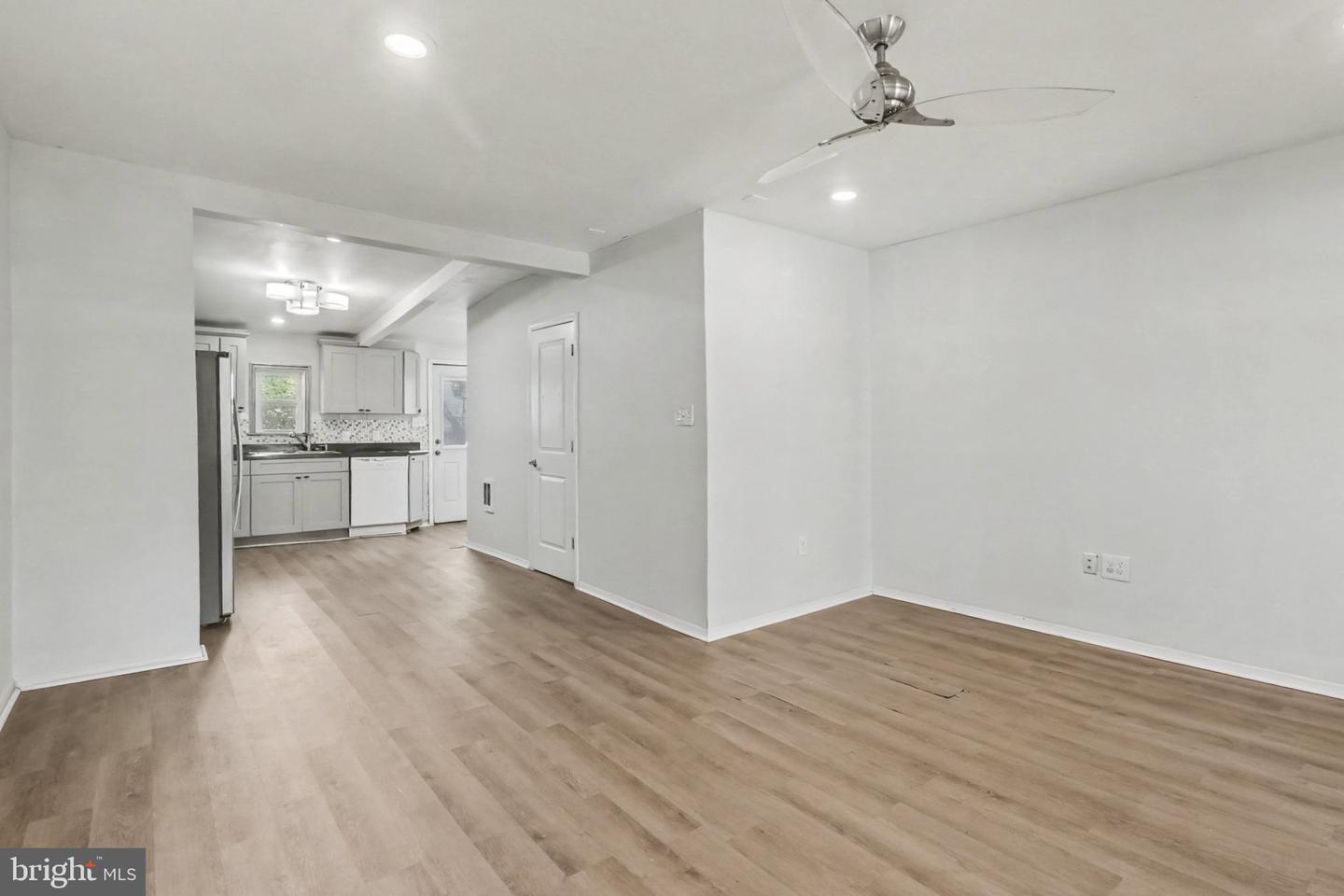 31 Chestnut St Property Photo 15