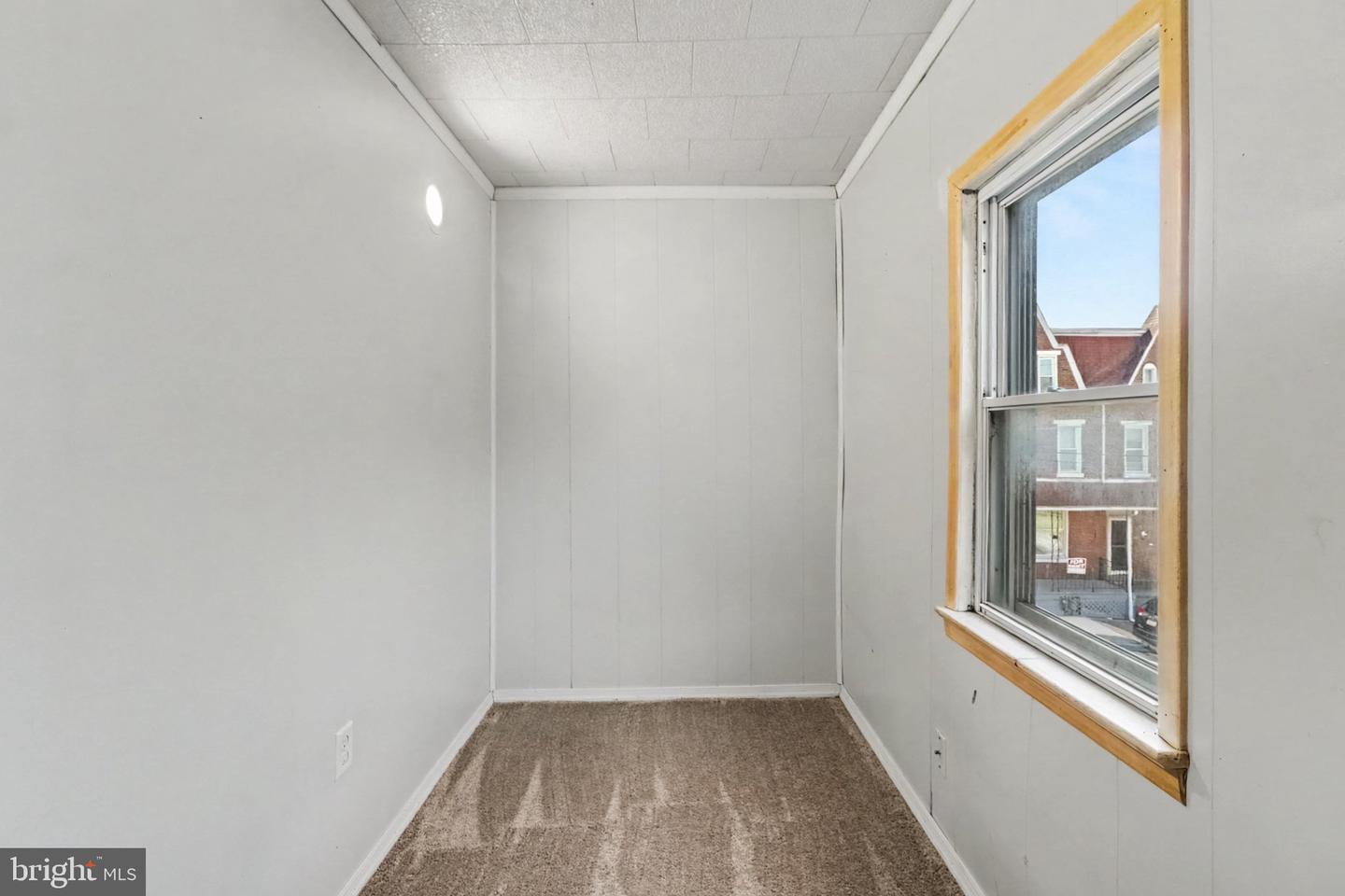 31 Chestnut St Property Photo 16