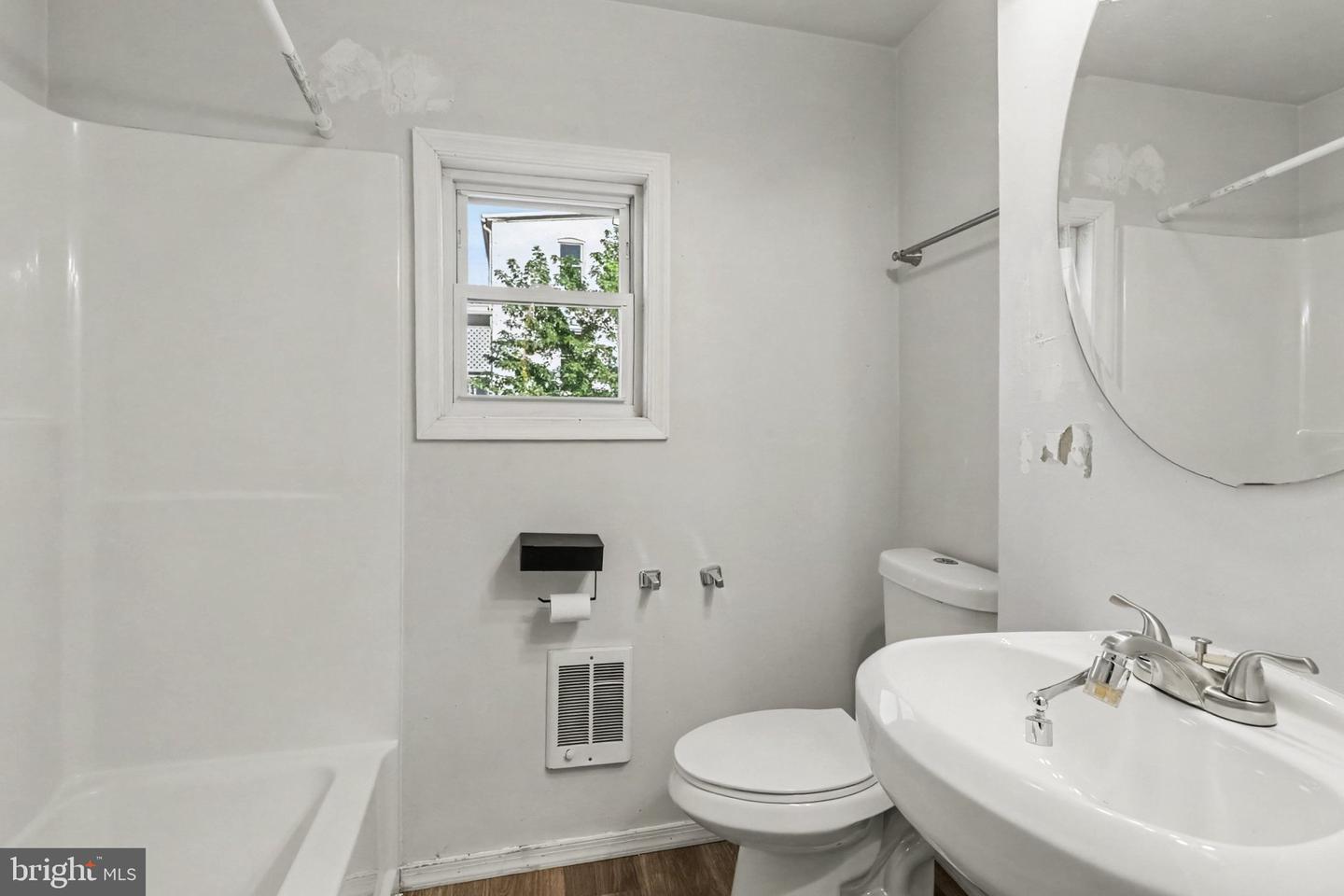 31 Chestnut St Property Photo 17