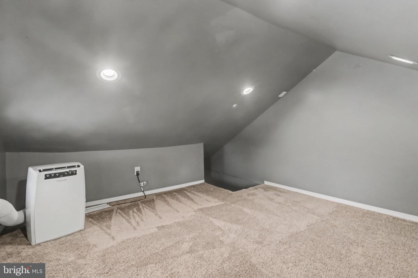 31 Chestnut St Property Photo 24