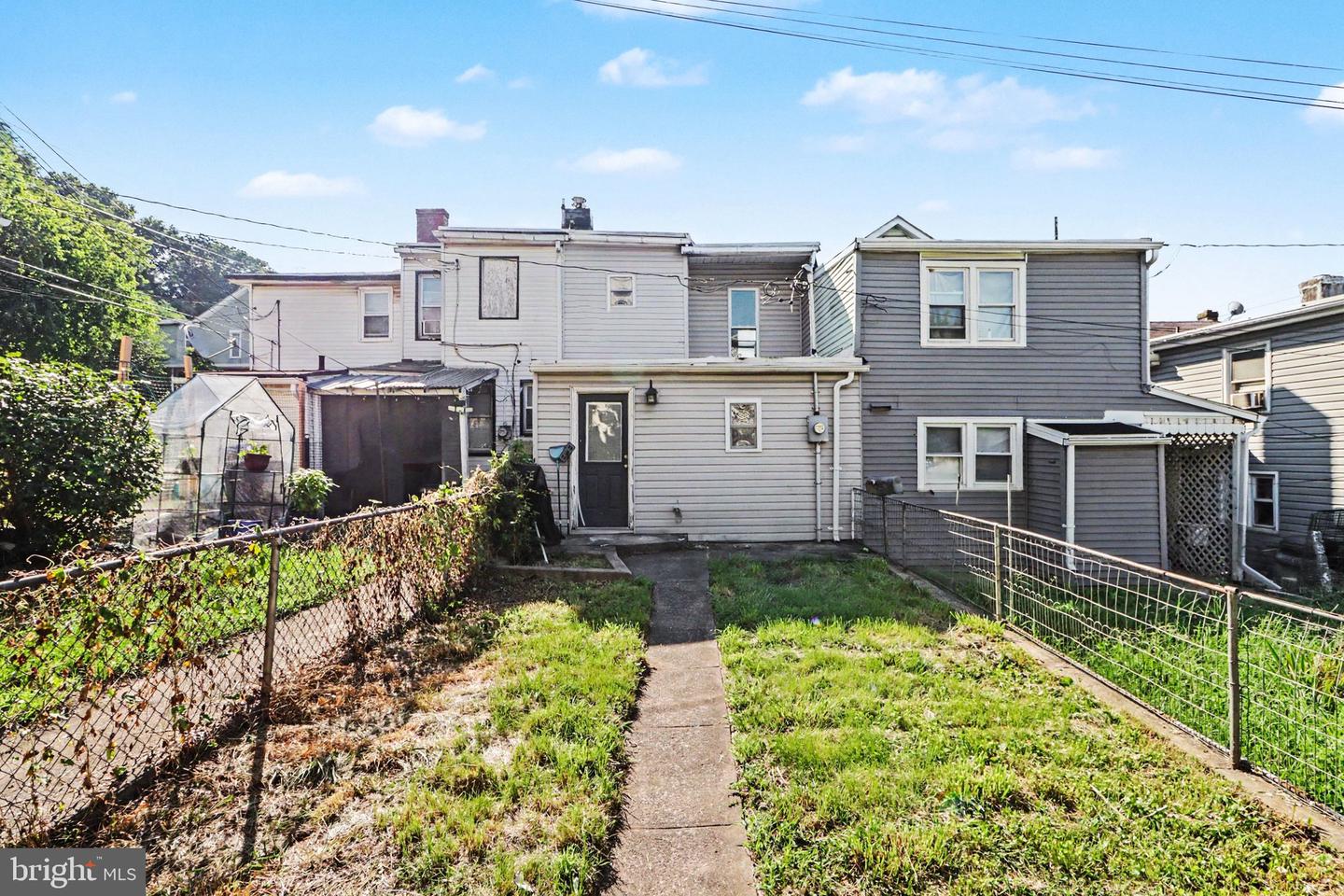 31 Chestnut St Property Photo 26
