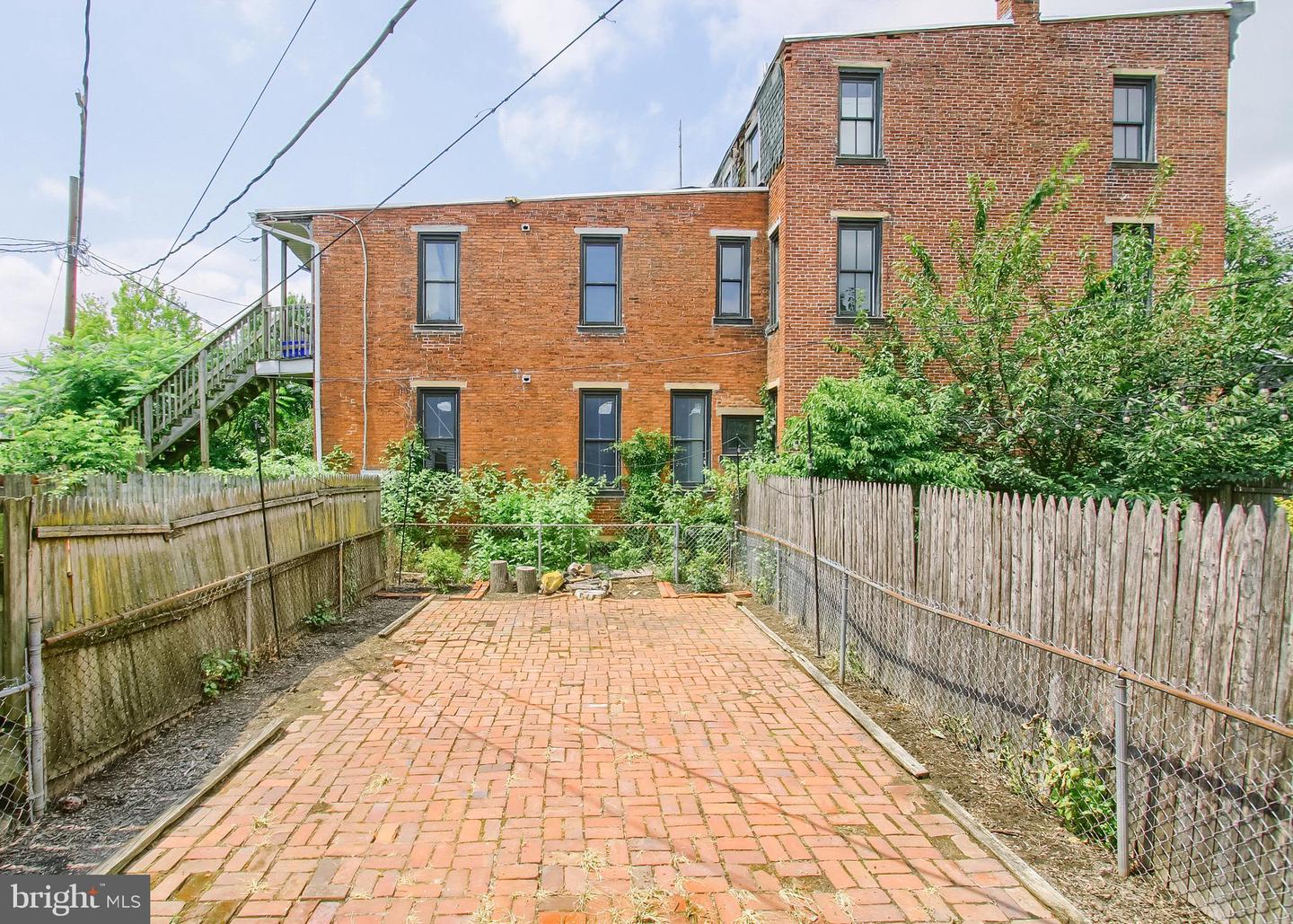 232 Peffer St Property Photo 5