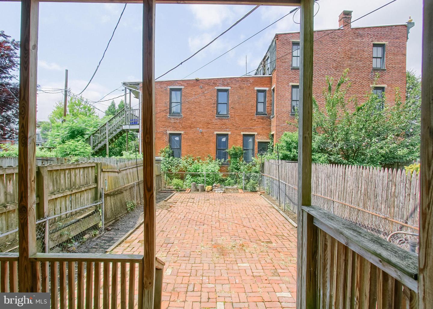 232 Peffer St Property Photo 6