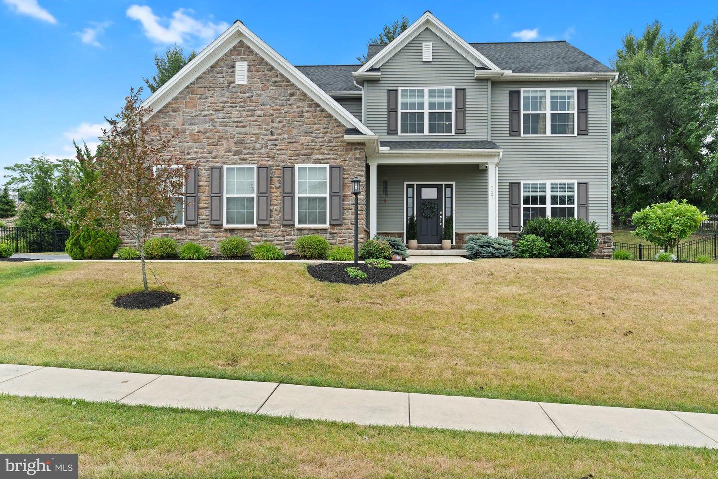 727 CHRISTIANS DR