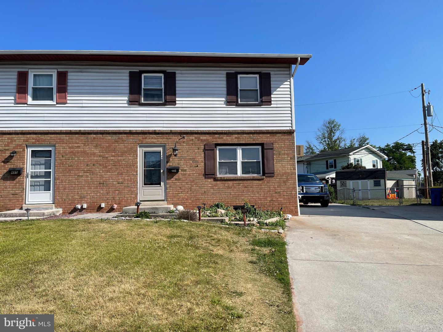 487 Plane St Property Photo 1