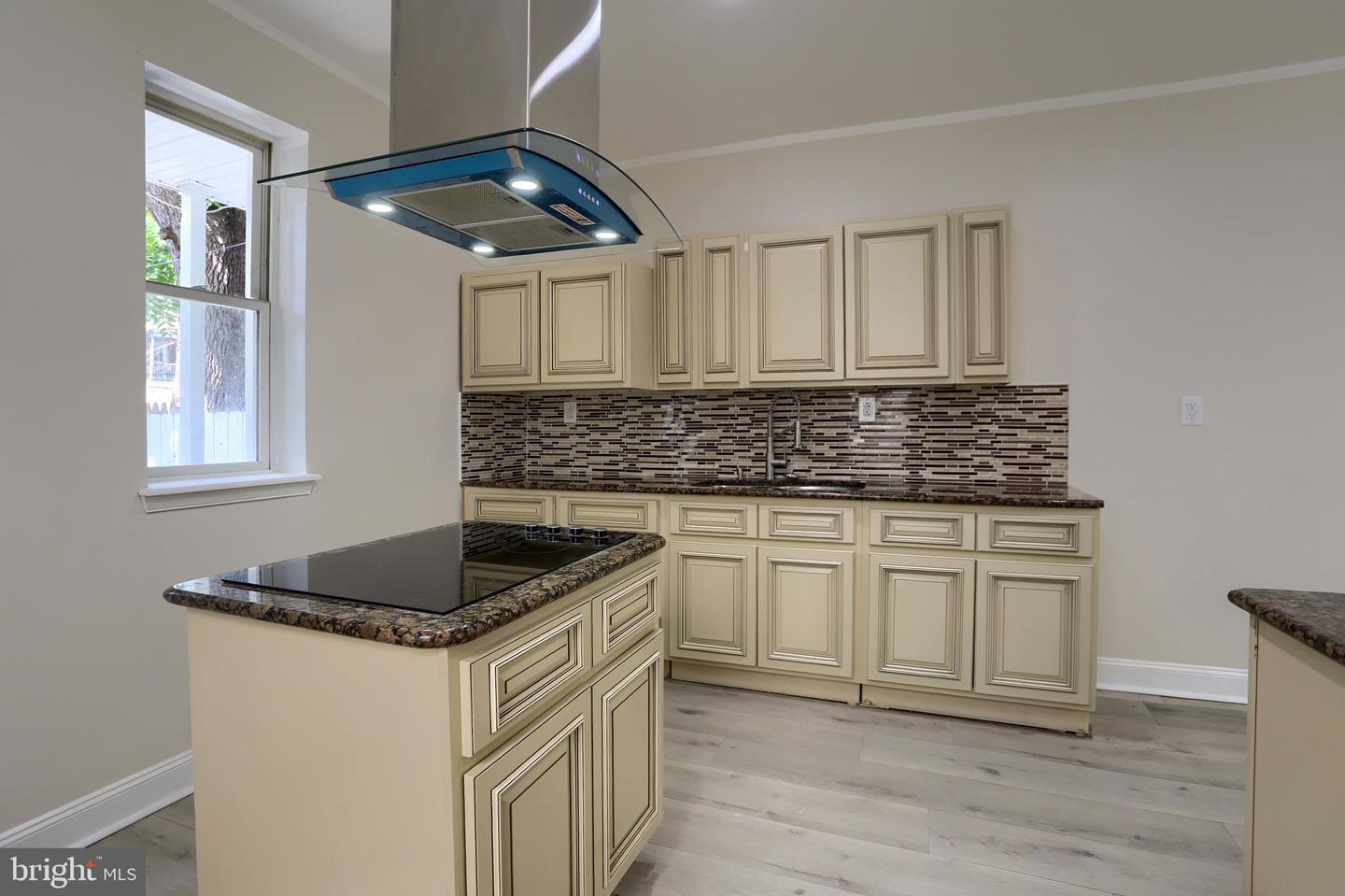 1726 Market St Property Photo 10