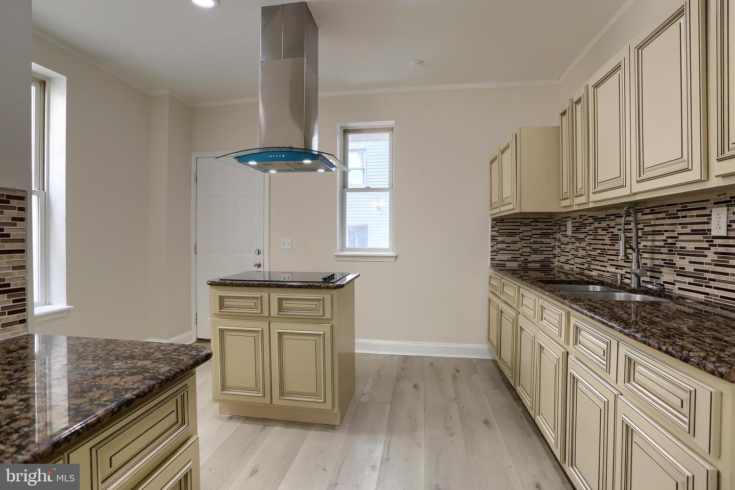 1726 Market St Property Photo 14