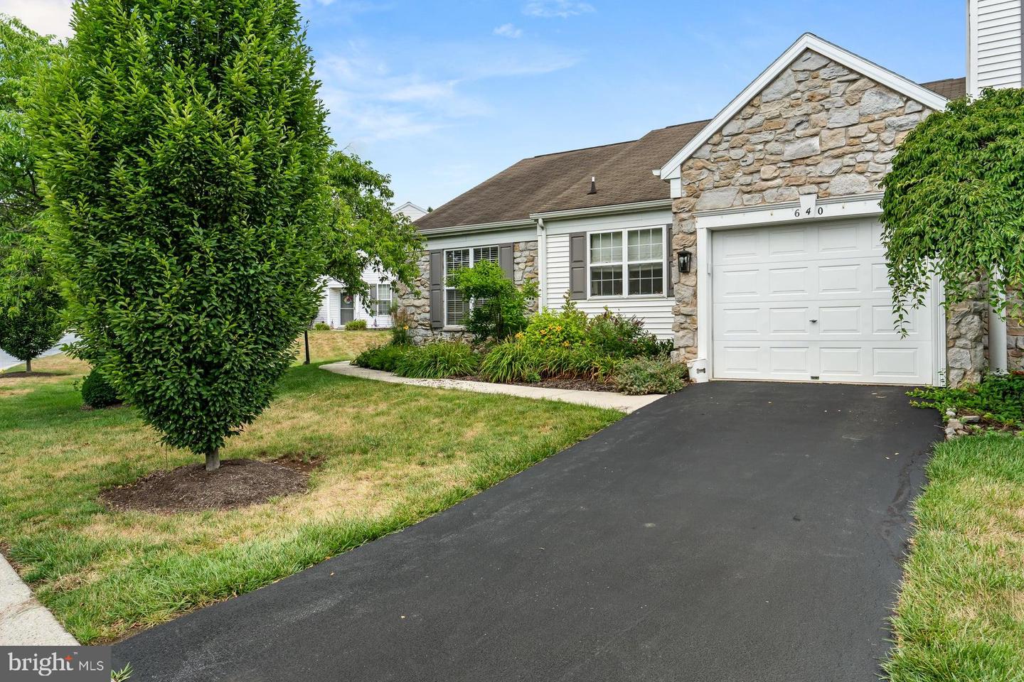 640 Springhouse Ln Property Photo 1