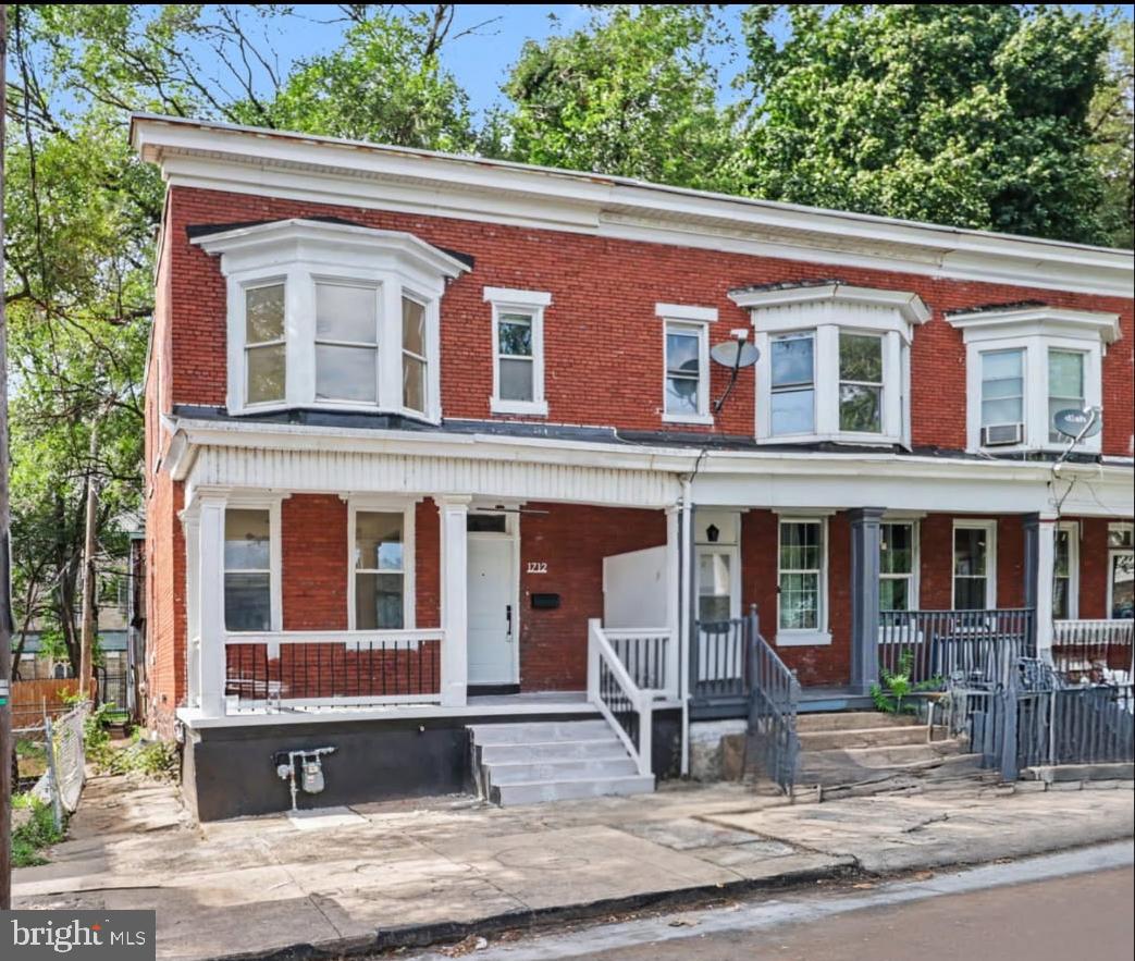 1712 Elm St Property Photo 1