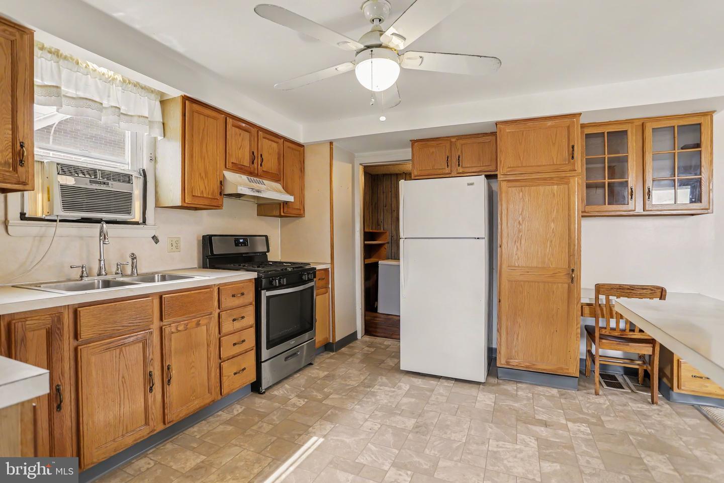 4001 Locust Ln Property Photo 5