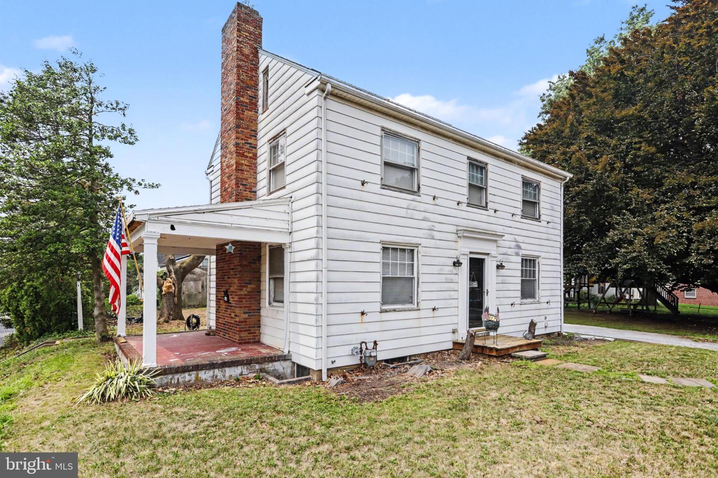 317 Fox St Property Photo 4