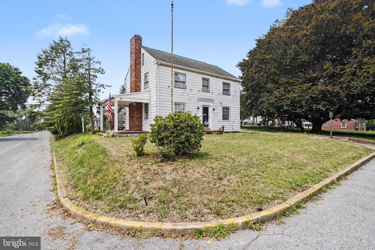 317 Fox St Property Photo 5