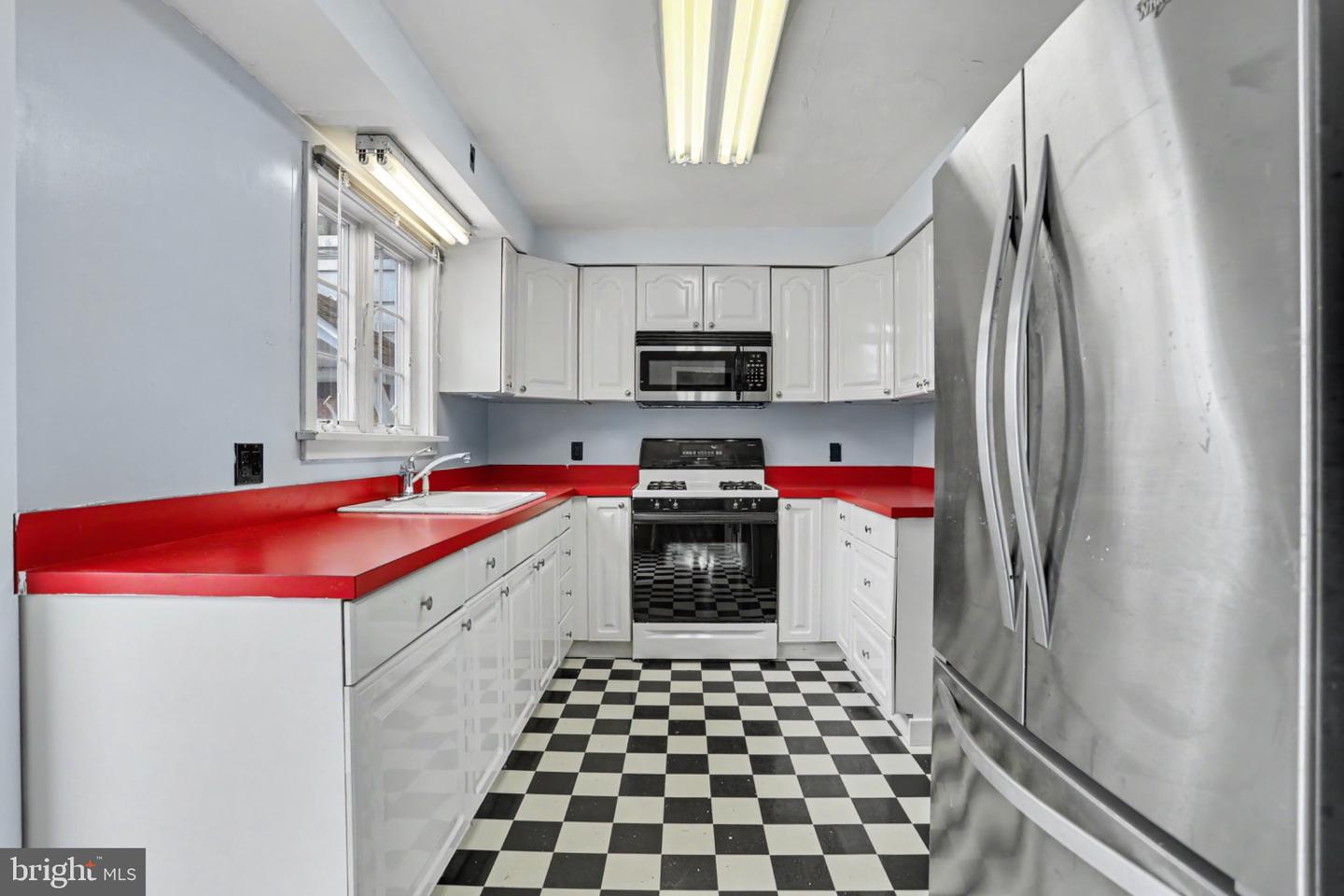 317 Fox St Property Photo 10