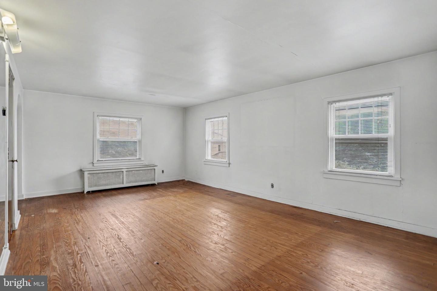 317 Fox St Property Photo 15