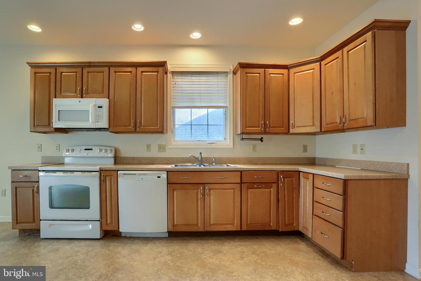 4505 Hillside Ct Property Photo 3