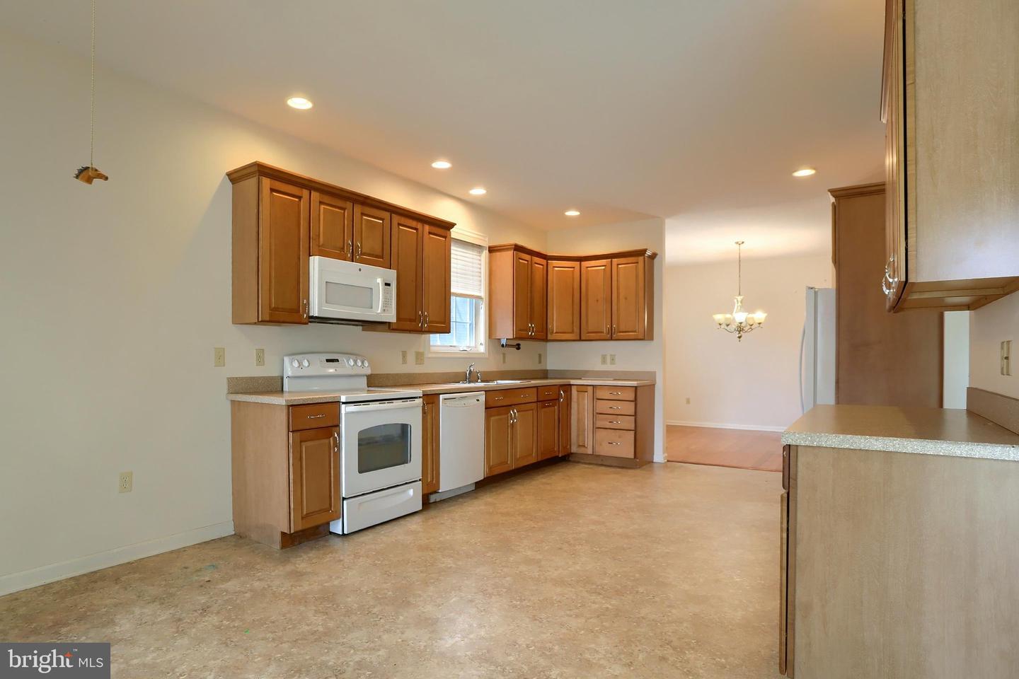 4505 Hillside Ct Property Photo 5