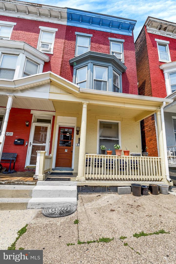 1208 Walnut St Property Photo 2
