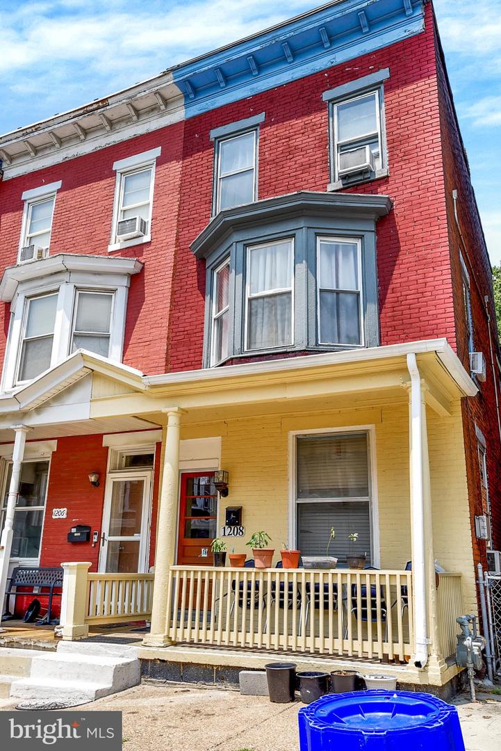 1208 Walnut St Property Photo 6