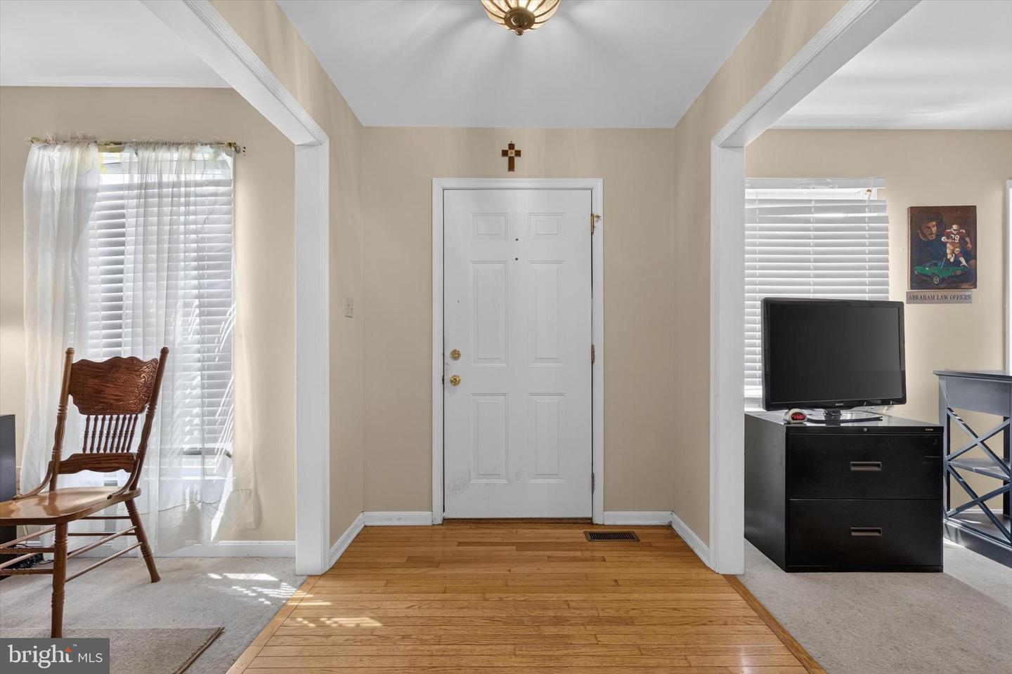 212 Fox Grove Pl Property Photo 5