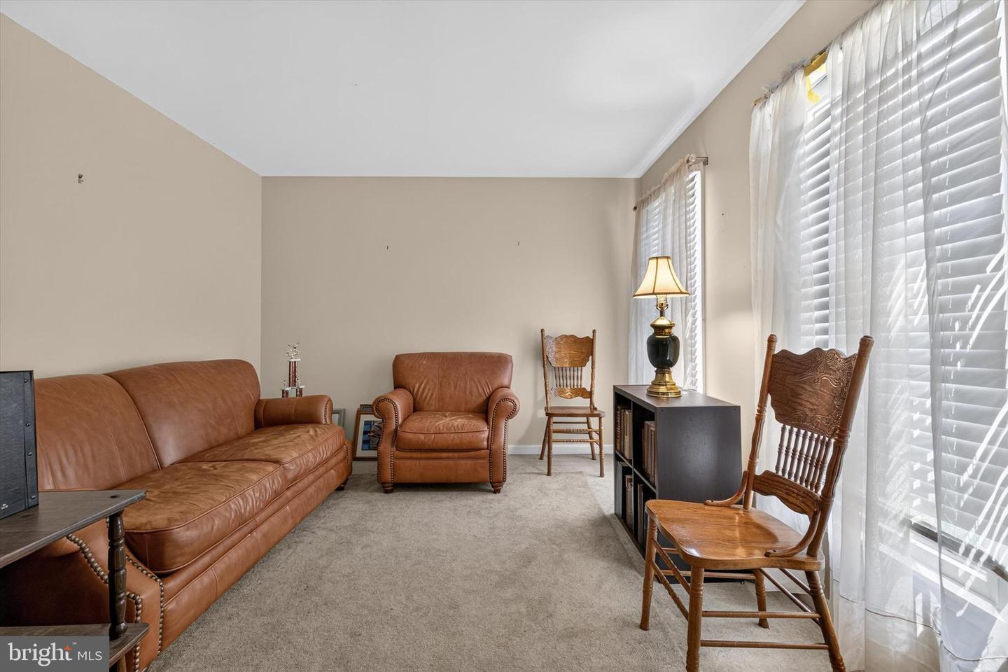 212 Fox Grove Pl Property Photo 6